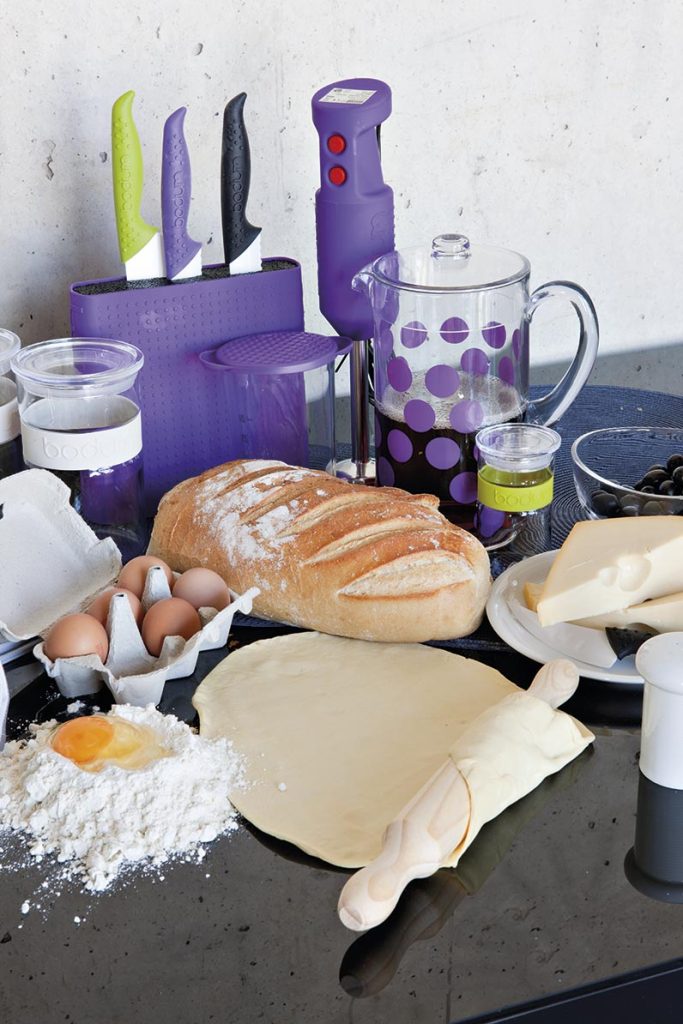 menaje necesario para hacer tu pan en casa fácil y rápido
